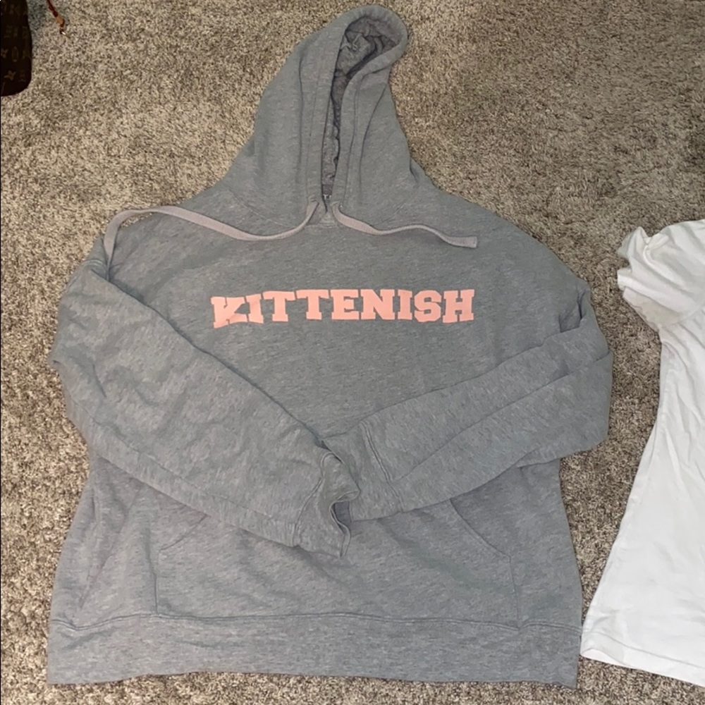 Kittenish hoodie 🤍